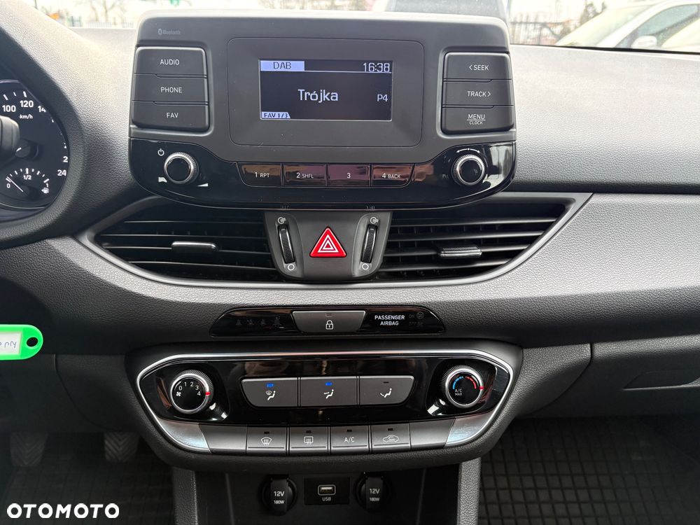 Hyundai i30 1.5 DPI Classic + - 14