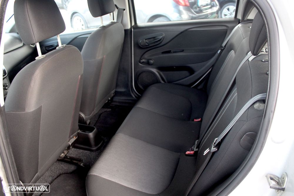 Fiat Punto 1.3 M-Jet Lounge S&S - 8