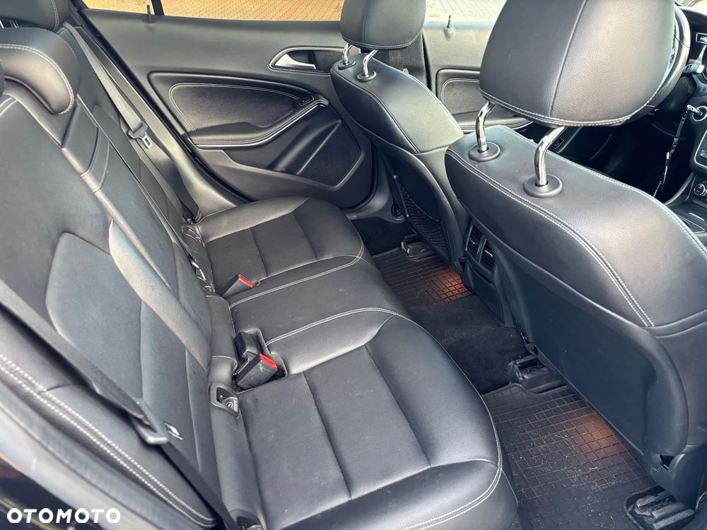 Mercedes-Benz GLA 250 4Matic 7G-DCT UrbanStyle Edition - 17