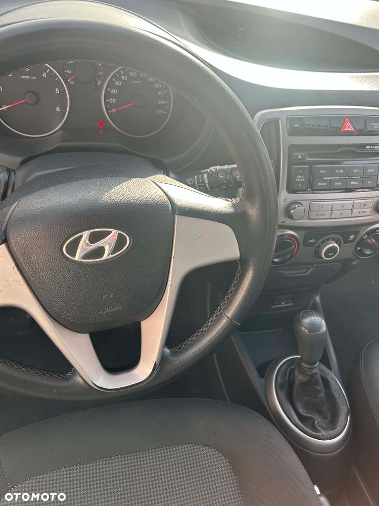 Hyundai i20 1.1 CRDi Comfort - 11