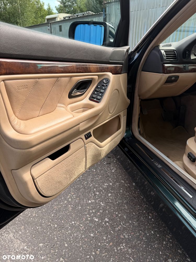 BMW Seria 7 740i - 8