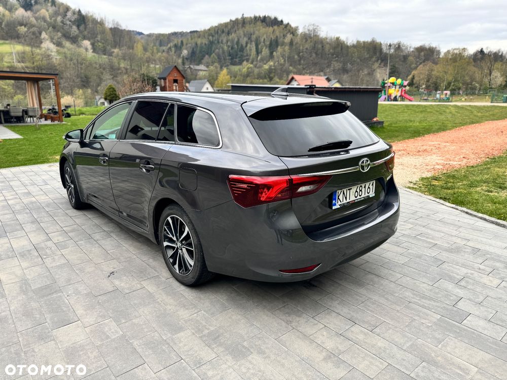 Toyota Avensis 1.8 Premium - 4