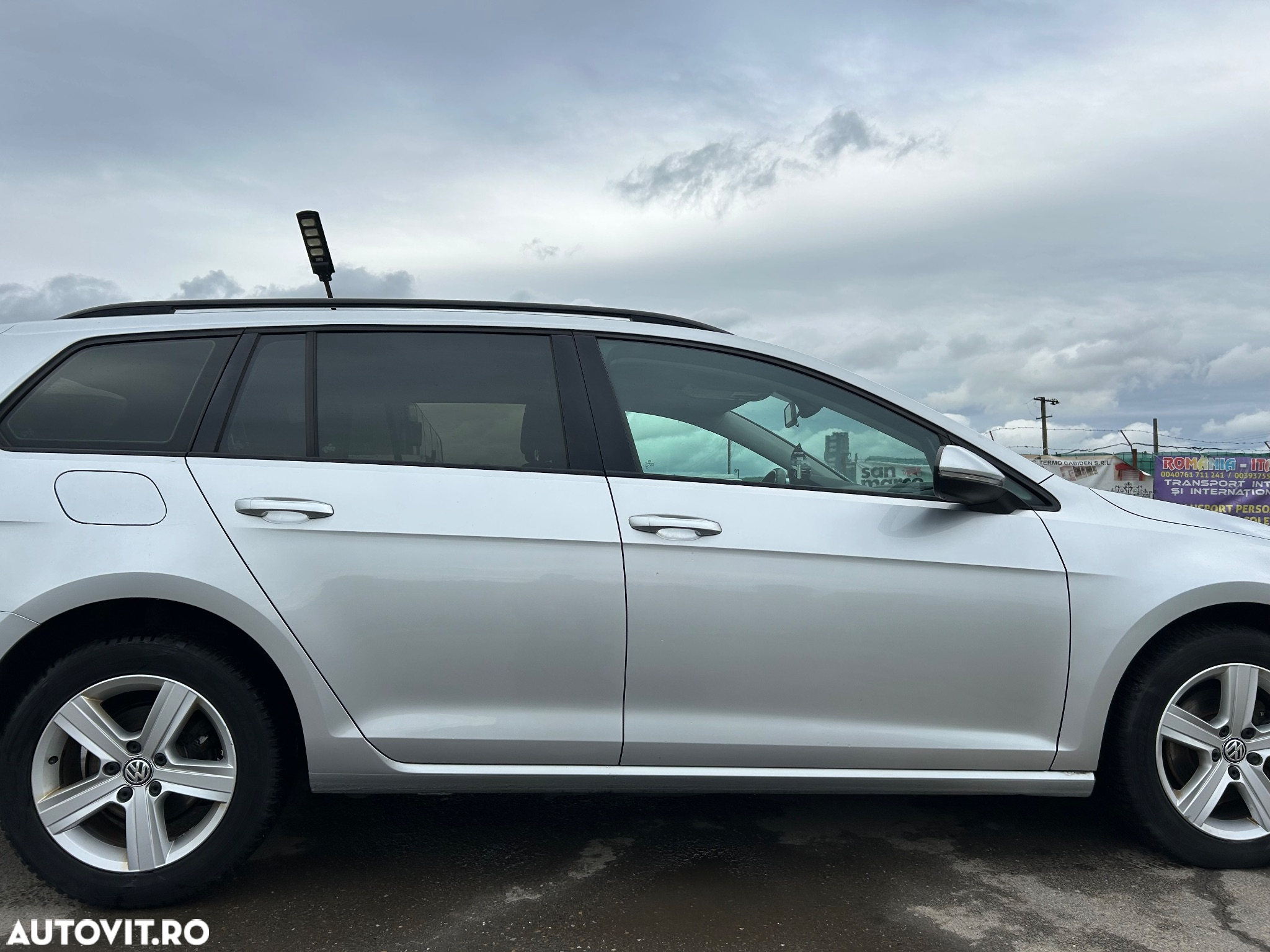Volkswagen Golf 1.6 TDI BlueMotion Technology DSG Comfortline - 24