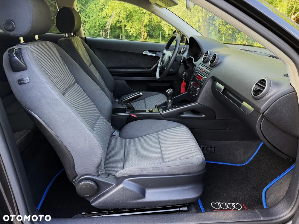 Audi A3 3-drzwiowe 1.6 FSI Ambition - 18