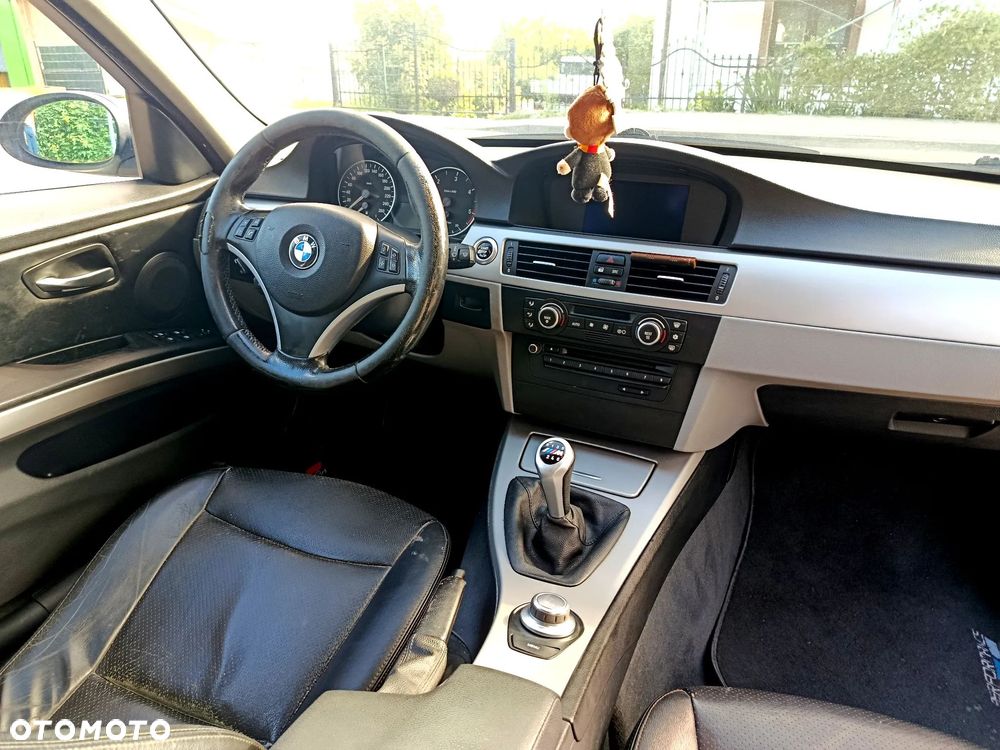 BMW Seria 3 318d - 35