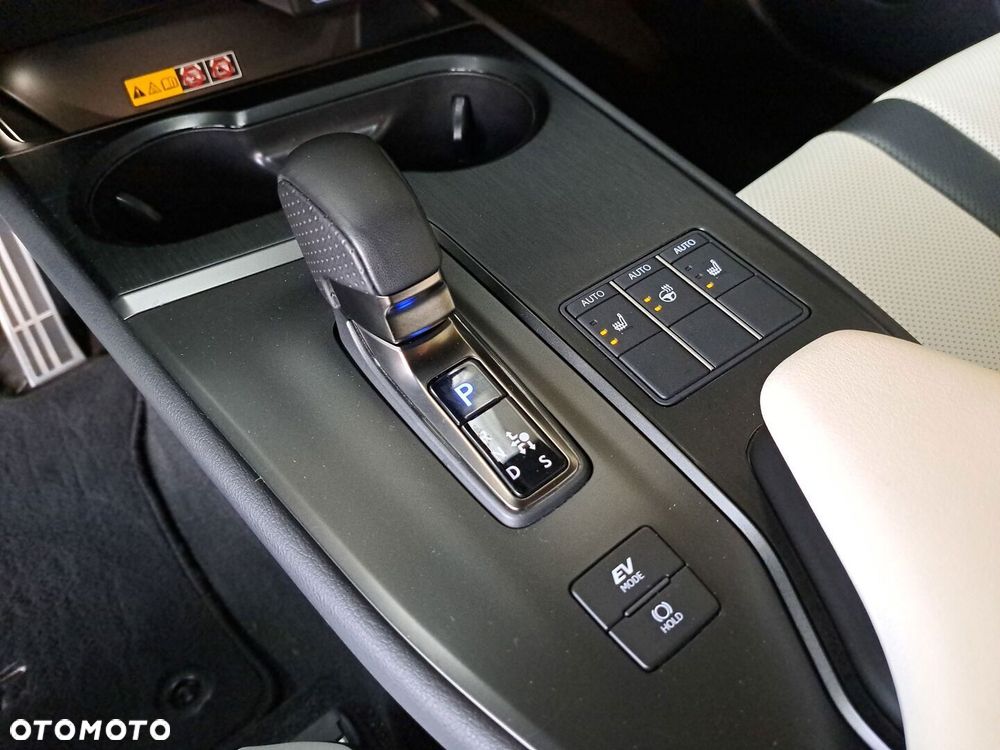 Lexus UX - 29