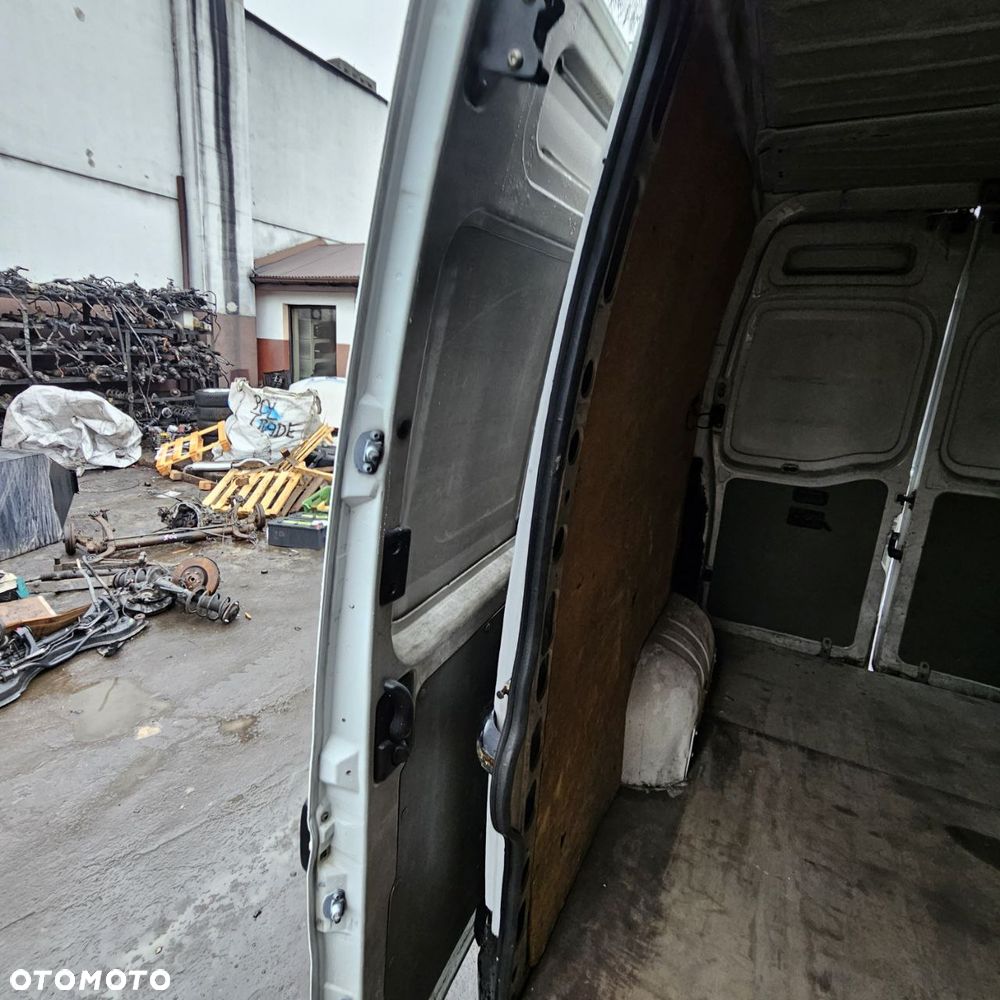Renault Master II  (lak. 0389) pojazd na części: maska, zderzak, drzwi, szyby, lusterka, chłodnica - 29