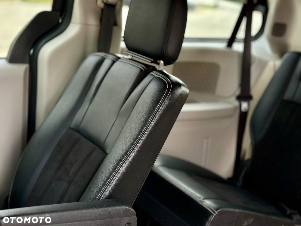 Dodge Grand Caravan - 11