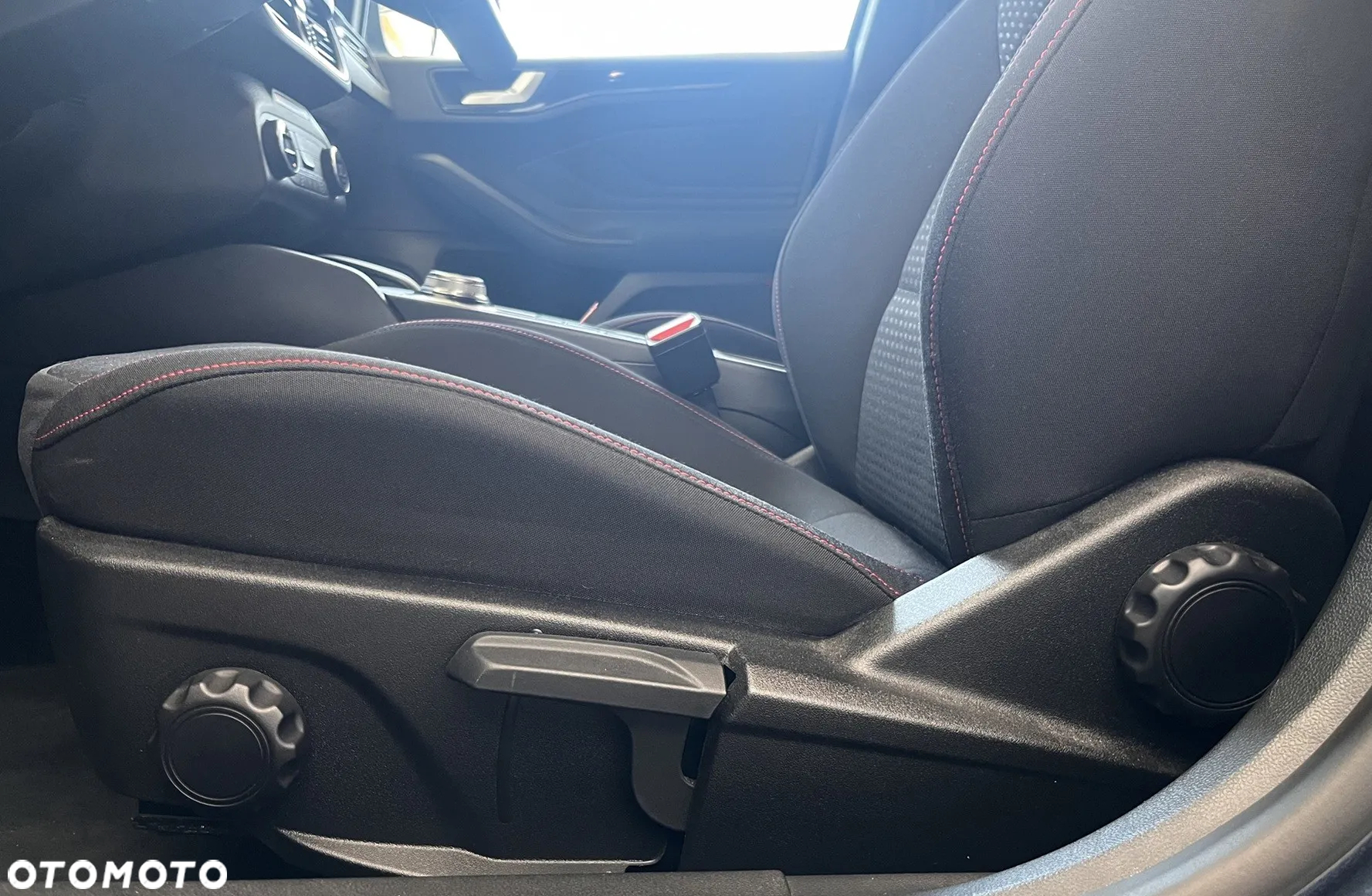 Ford Focus 1.5 EcoBoost ST-Line ASS PowerShift - 30