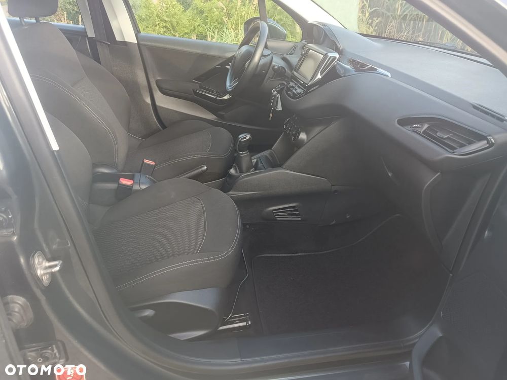 Peugeot 208 - 23