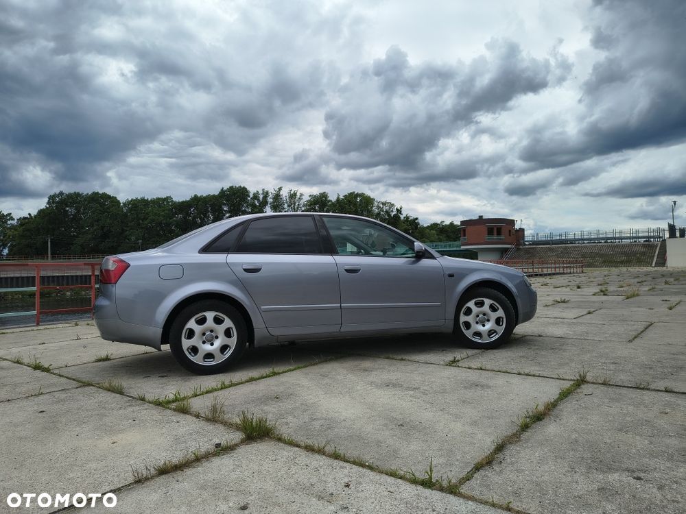 Audi A4 Limousine - 3