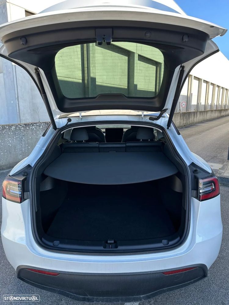 Tesla Model Y RWD - 8