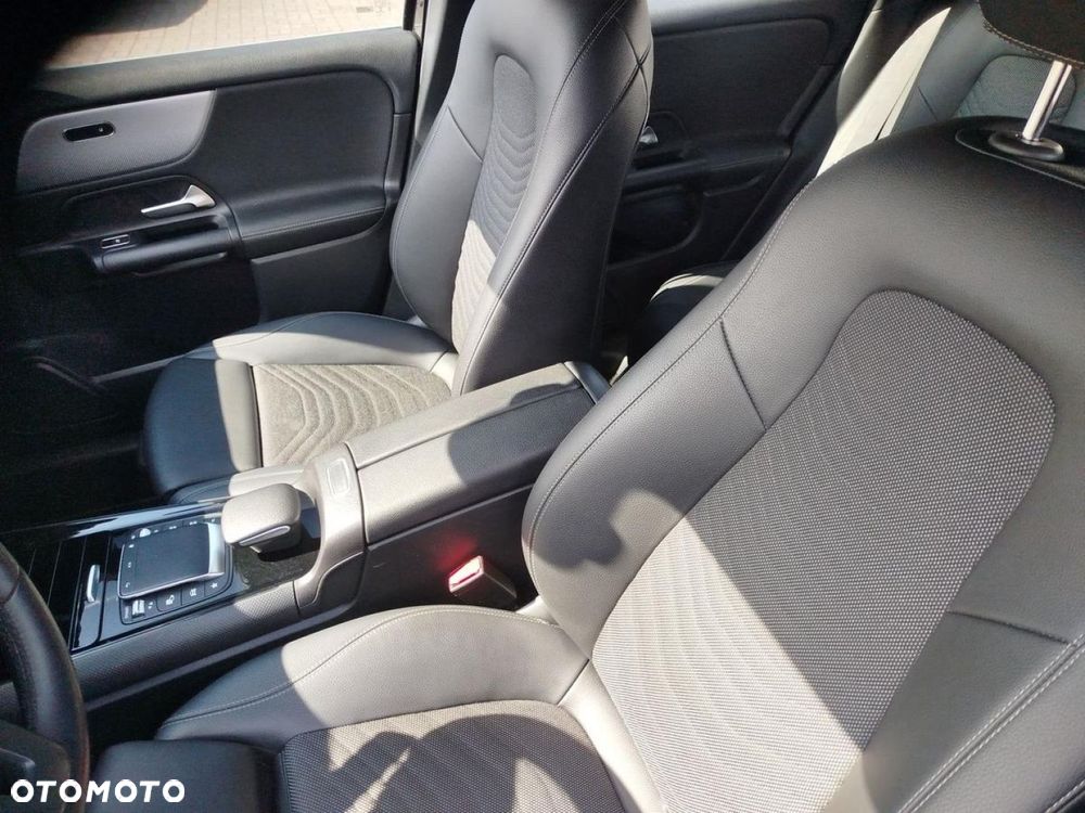 Mercedes-Benz GLA - 12