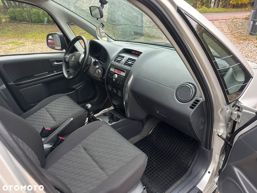 Suzuki SX4 1.6 GS / Premium - 13