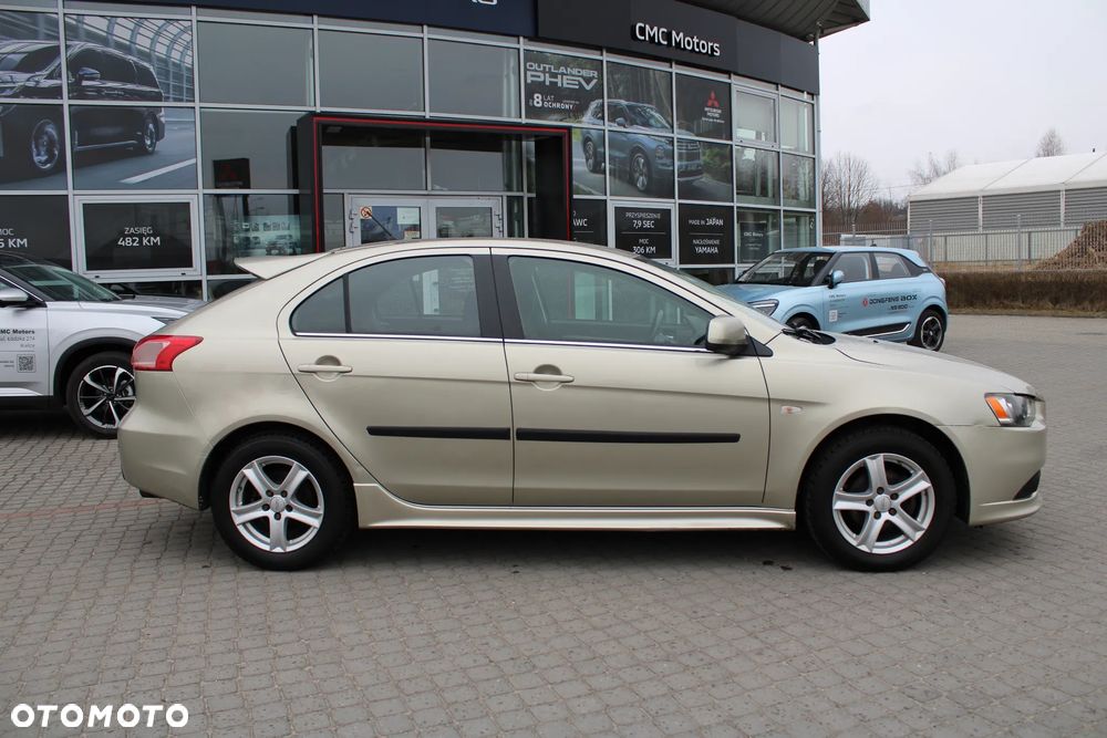 Mitsubishi Lancer 1.8 Invite - 3