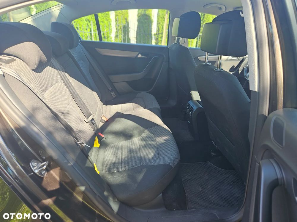 Volkswagen Passat 1.4 TSI BMT Highline - 24