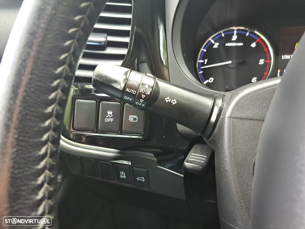 Mitsubishi Outlander 2.2 DI-D Intense - 18