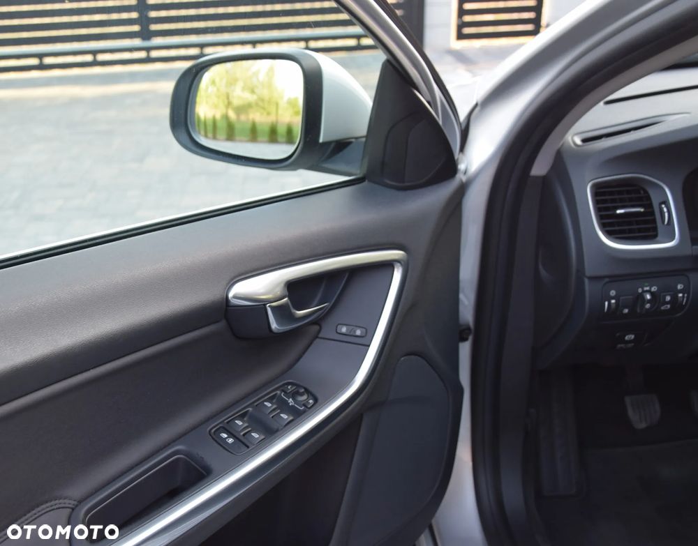 Volvo V60 D3 Momentum - 22