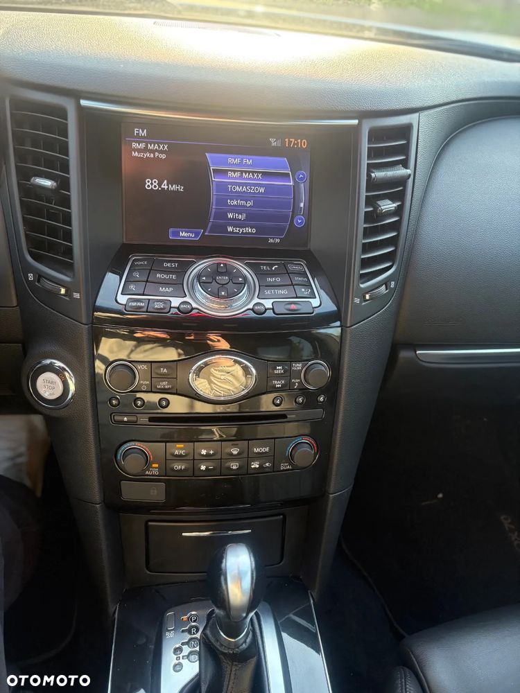 Infiniti QX70 - 10