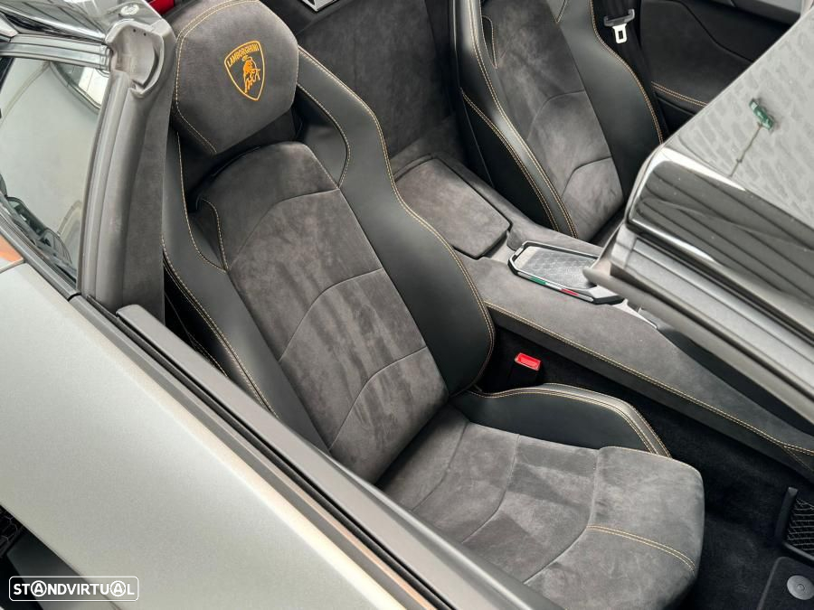 Lamborghini Aventador S Roadster - 26