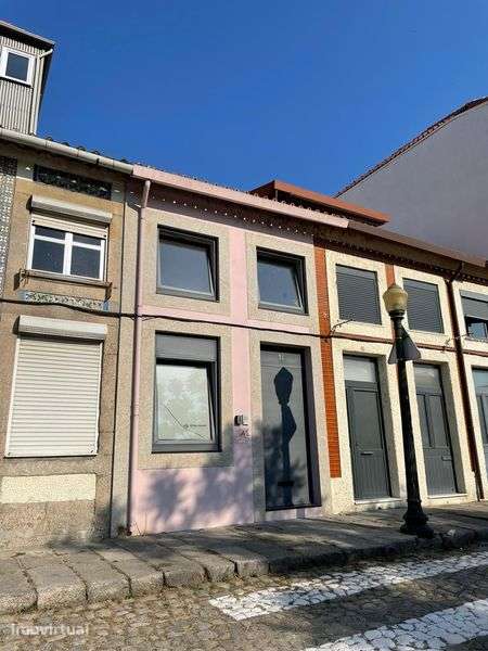 Downtown Porto | Pink Townhouse with 3 Floors