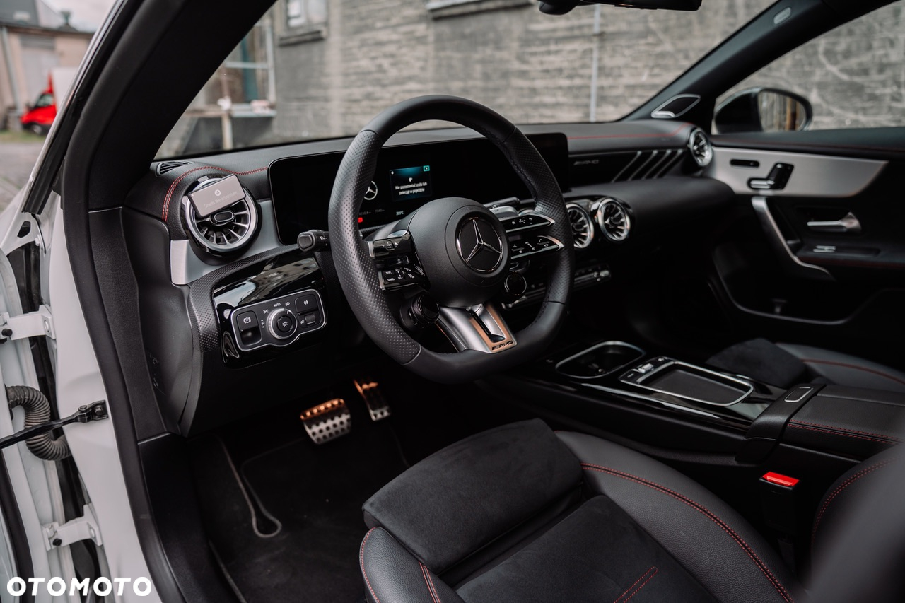 Mercedes-Benz CLA AMG 35 4-Matic 7G-DCT - 17