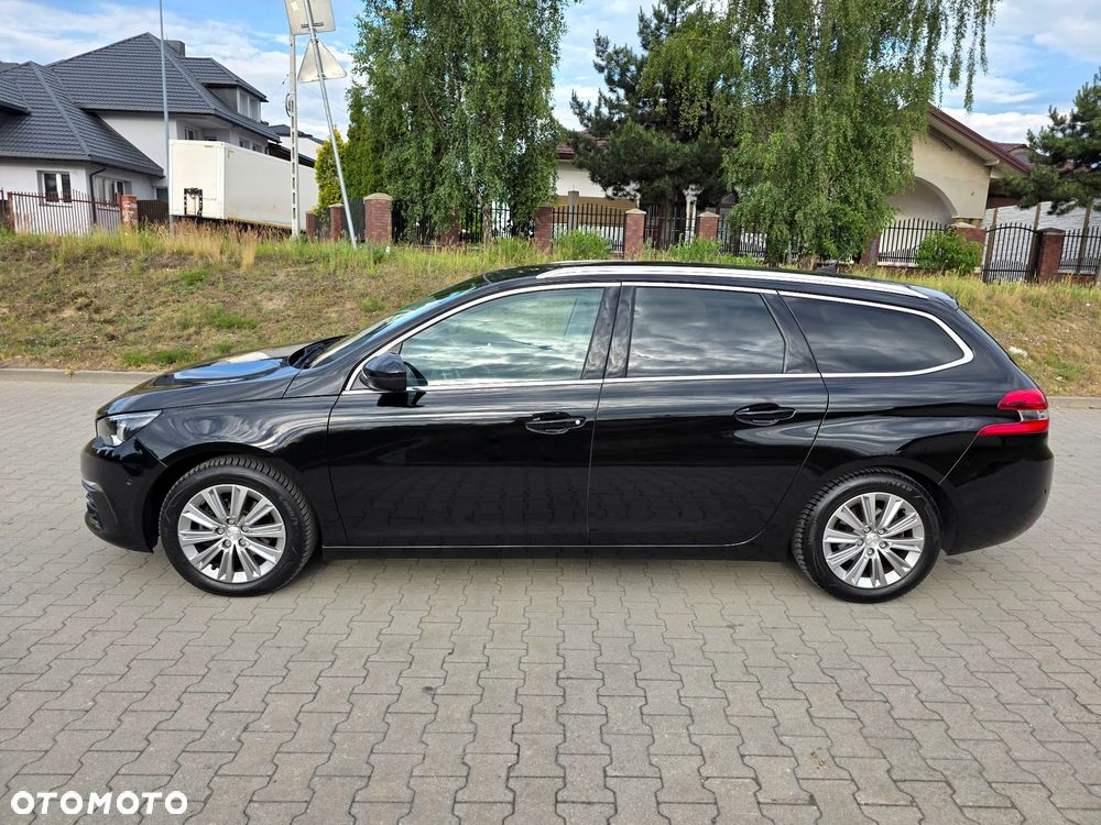 Peugeot 308 - 8