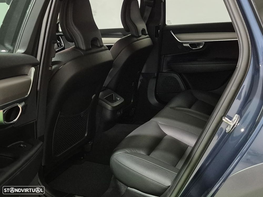 Volvo V90 Cross Country 2.0 B5 Plus AWD - 14