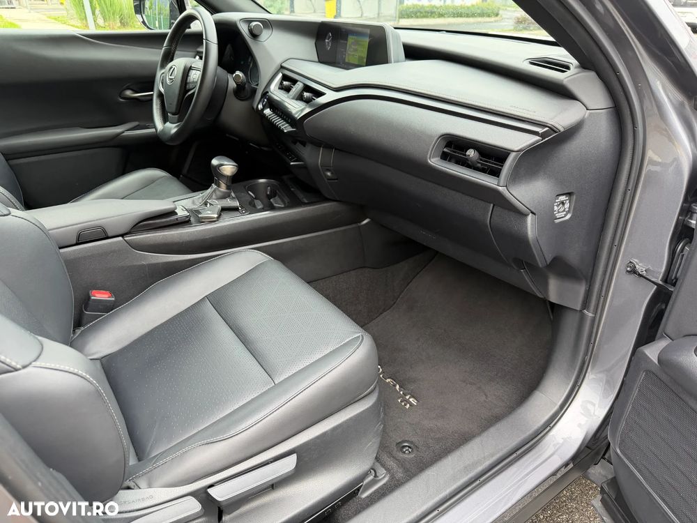 Lexus UX 250h E-FOUR Executive - 29