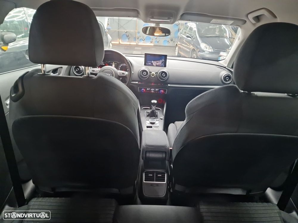 Audi A3 1.6 TDI (clean diesel) Ambiente - 11
