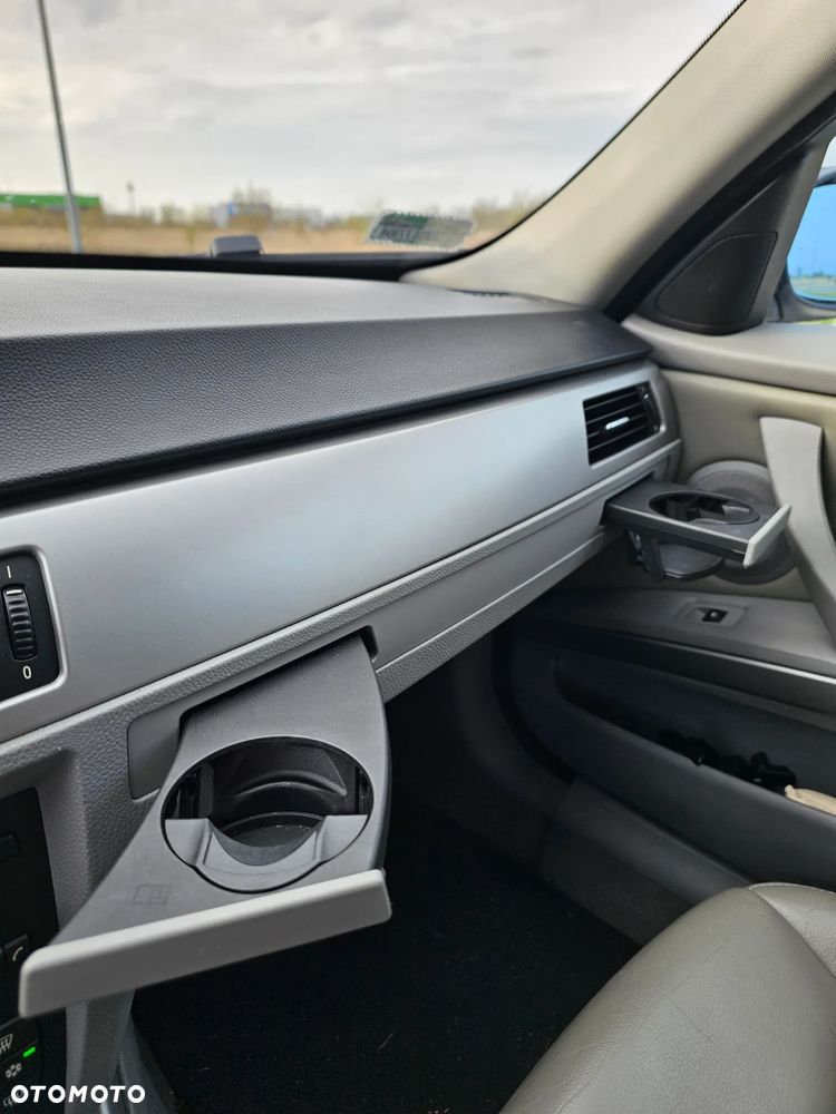 BMW Seria 3 330i - 11