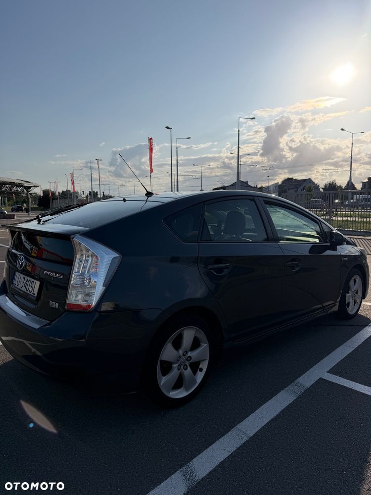 Toyota Prius 1.8 HSD Prestige - 6