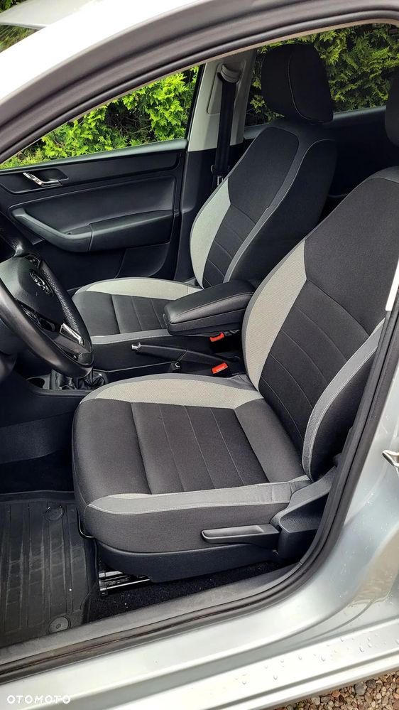 Skoda RAPID 1.0 TSI Style - 23