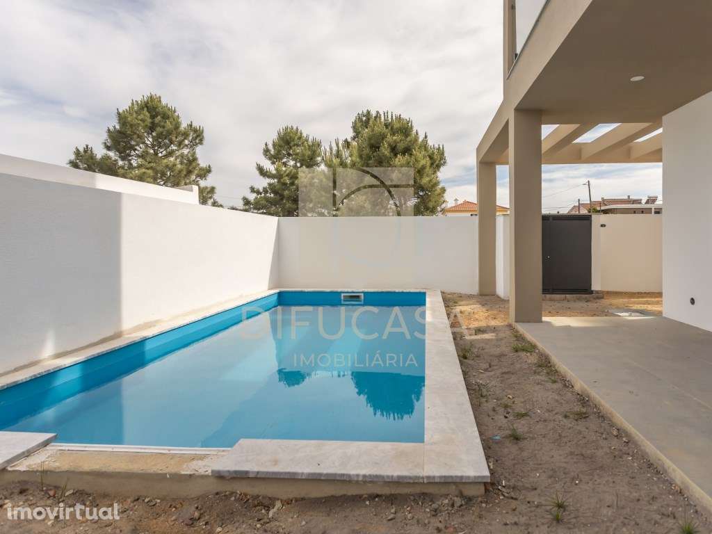 R228 Moradia T4 Piscina centro de Fernão Ferro - Grande imagem: 2/38