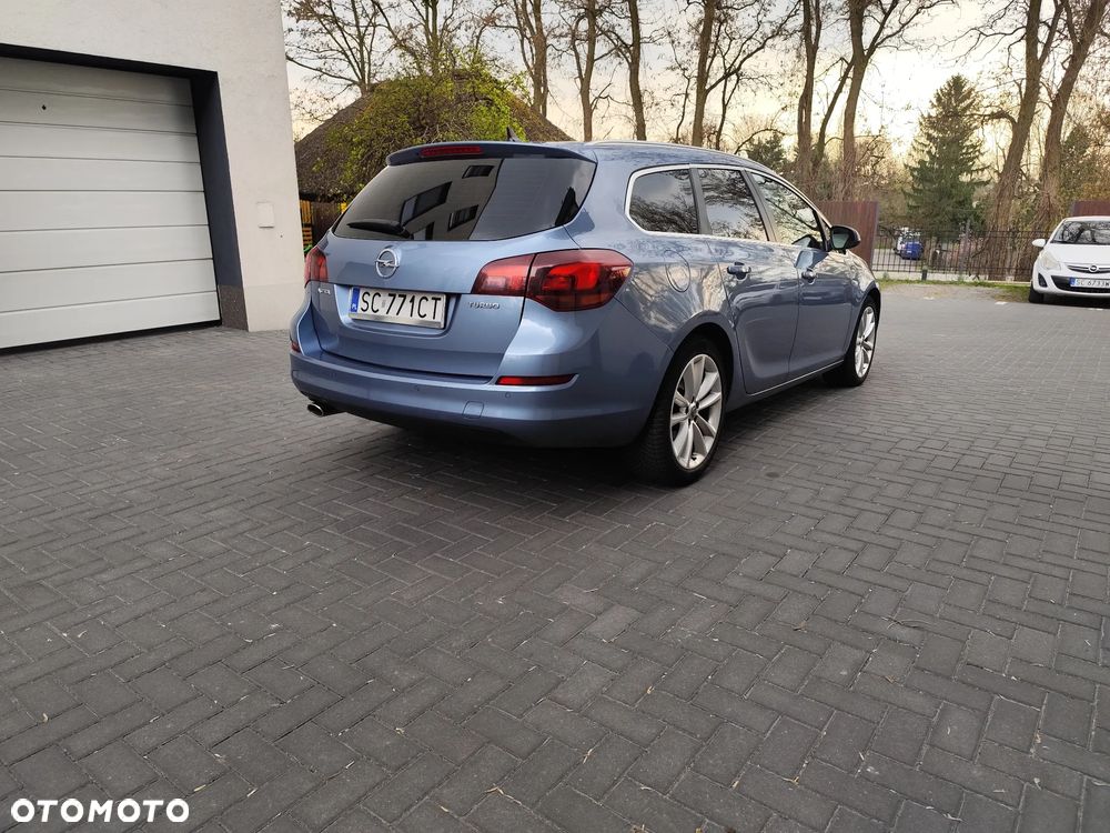 Opel Astra 1.4 T Cosmo - 4