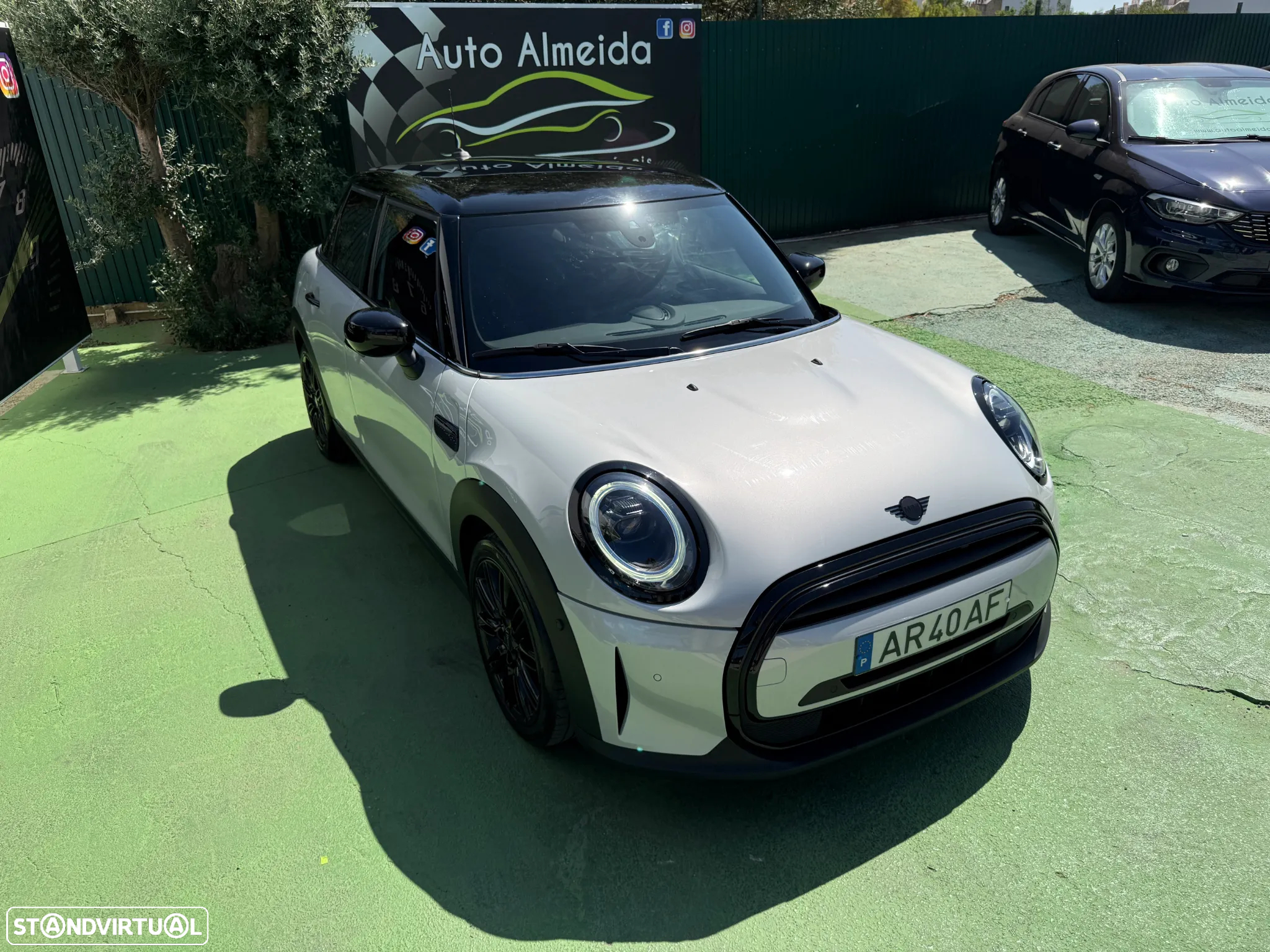 MINI 5 Portas Cooper Auto - 15