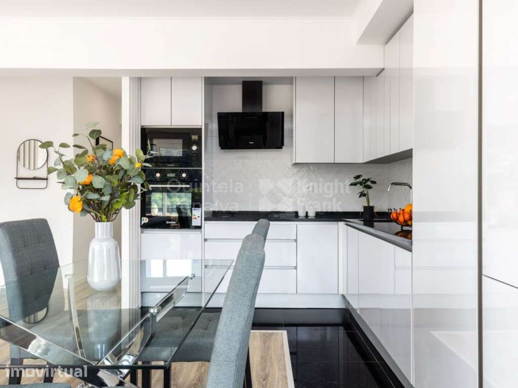 Apartamento T3 renovado com varanda em Benfica - Grande imagem: 4/22