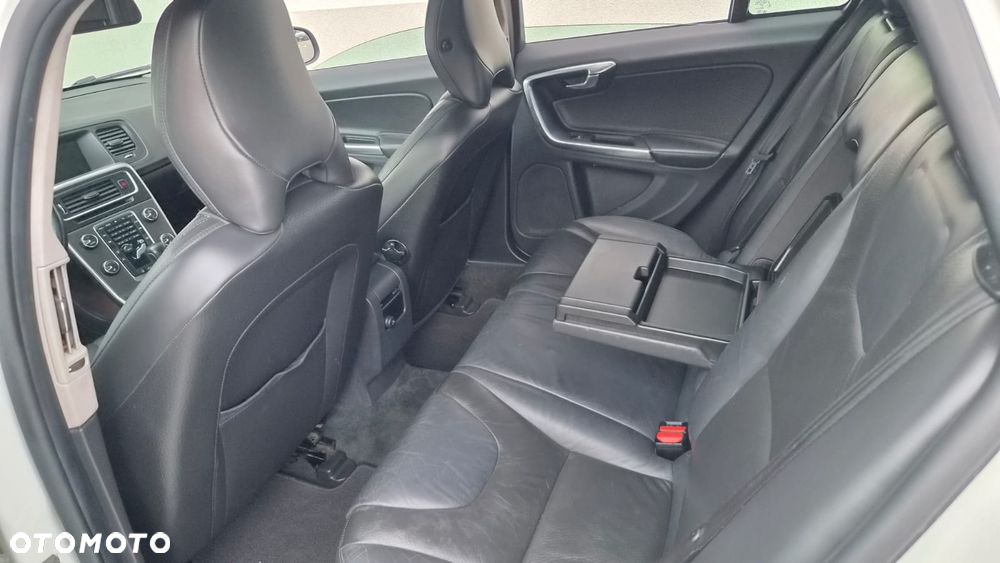 Volvo V60 D5 AWD Geartronic Summum - 13