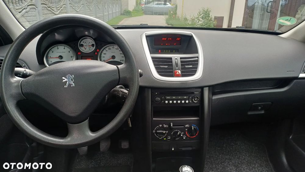 Peugeot 207 75 Filou - 11