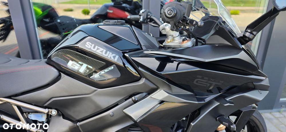 Suzuki GSX - 21