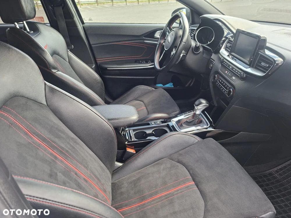 Kia ProCeed 1.6 T-GDI GT DCT - 17