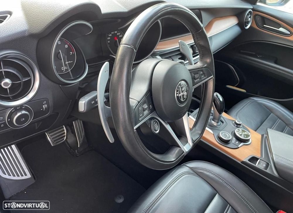 Alfa Romeo Stelvio 2.0 Turbo 16V AT8-Q4 First Edition - 11