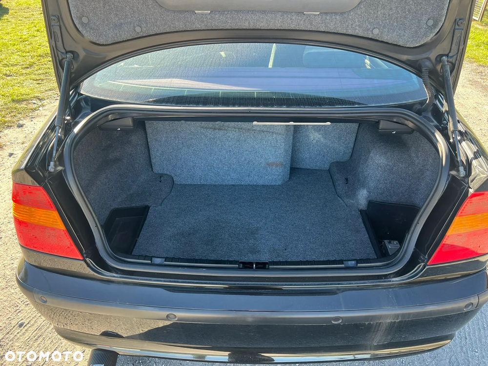 BMW Seria 3 318i - 30