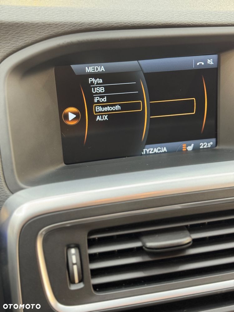 Volvo V60 D4 Momentum - 25