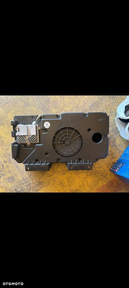SUBWOOFER GŁOSNIK FABRYCZNY MERCEDES ACTROS AXOR ANTOS ITP