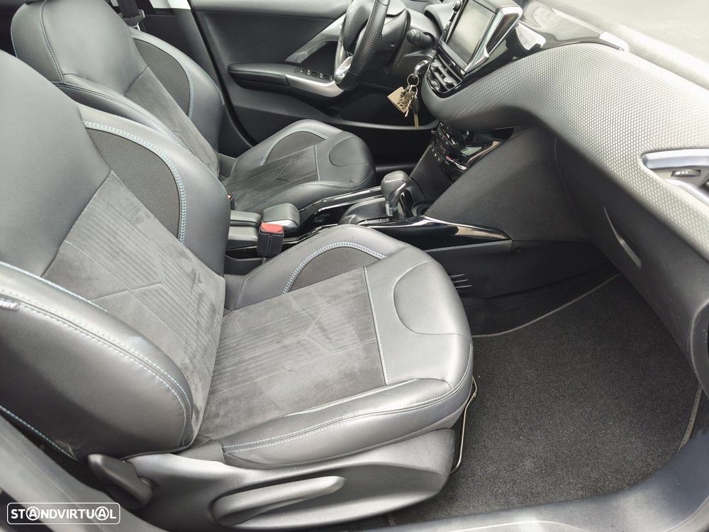 Peugeot 2008 1.2 PureTech Allure EAT6 - 24