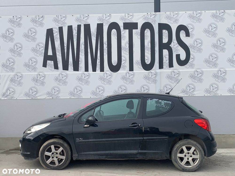 PEUGEOT 207 2008 *SAMOCHÓD NA CZĘŚCI* 4539 MASKA, LAMPA, DRZWI, LUSTERKO, ZDERZAK, GRILL, BŁOTNIK, KLAPA, BELKA, DESKA, FOTELE, KANAPA, ĆWIARTKA KIEROWNICA, TARCZE, ZACISKI, ZAWIESZENIE, KOMPLETNY PRZÓD, KOMPLETNY TYŁ, LICZNIK, ZEGARY, PRAWE LEWE PRZÓD TYŁ - 1