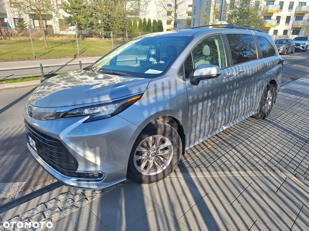 Toyota Sienna - 3