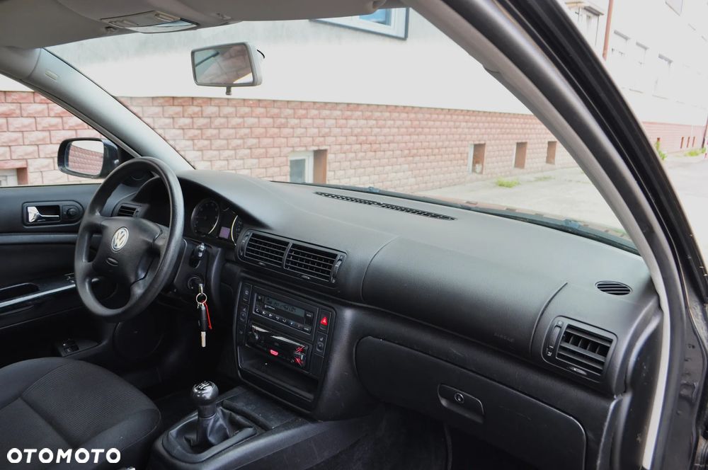 Volkswagen Passat 1.6 Comfortline - 19
