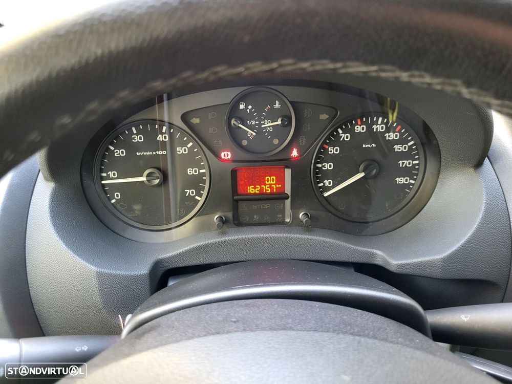 Peugeot Expert 2.0 HDi L2H1 Semi-Vidrado - 12